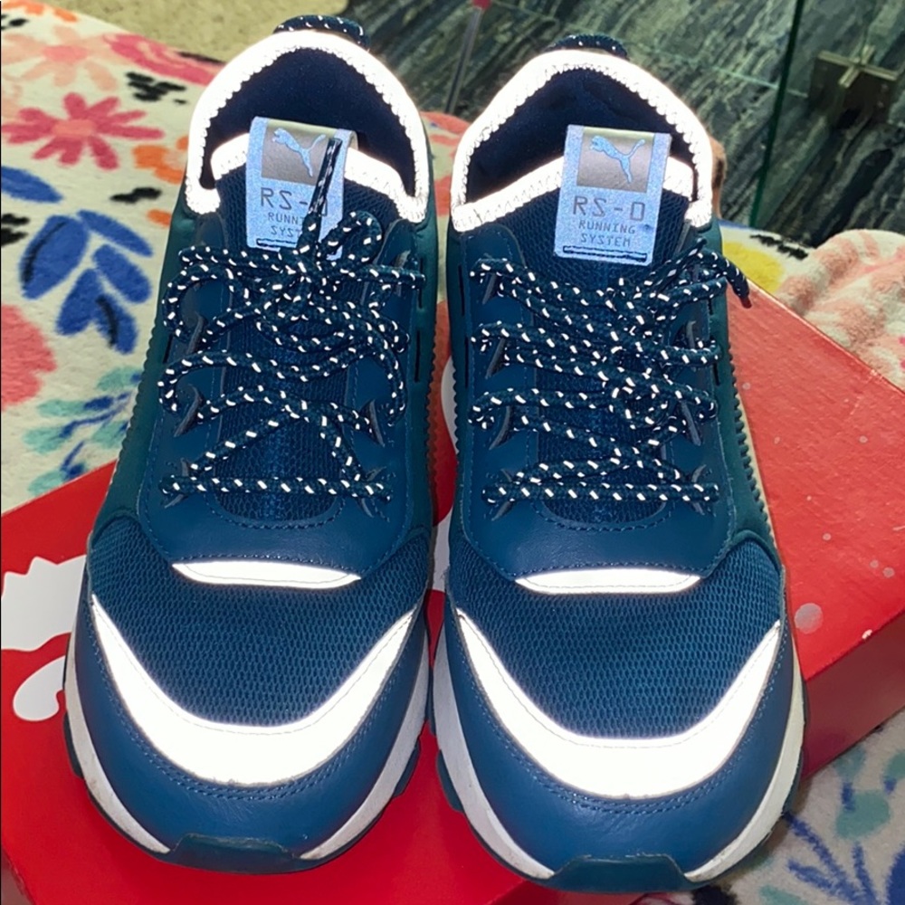 Women’s puma sneakers